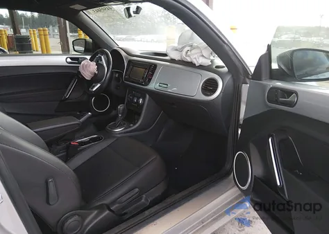 2015 Volkswagen Beetle 1.8T z USA, uszkodzony, nr VIN 3VWJ07AT3FM638266